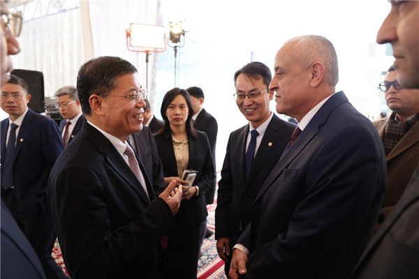 李永明同埃及住房部副部長(zhǎng)會(huì)談交流。主辦方供圖