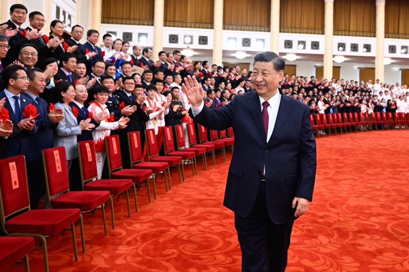 2022年4月8日，北京冬奧會、冬殘奧會總結(jié)表彰大會前，習近平總書記會見北京冬奧會、冬殘奧會突出貢獻集體代表、突出貢獻個人和中國體育代表團成員。
