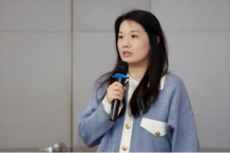 人民在線產(chǎn)品研發(fā)部主任、人民版權(quán)負(fù)責(zé)人劉曉曈發(fā)言