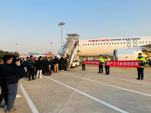 2024春運(yùn)第一天，東航4架C919大飛機(jī)全部投入商業(yè)運(yùn)營(yíng)。東航供圖