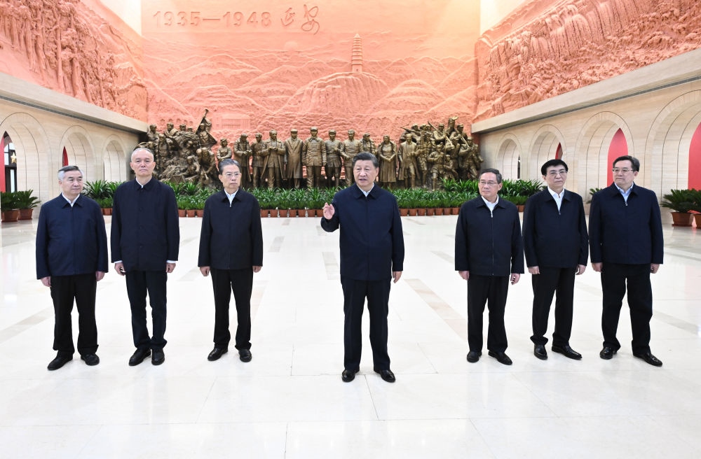 2022年10月27日，習近平在延安革命紀念館參觀《偉大歷程——中共中央在延安十三年歷史陳列》結束時發(fā)表重要講話。新華社記者 燕雁 攝