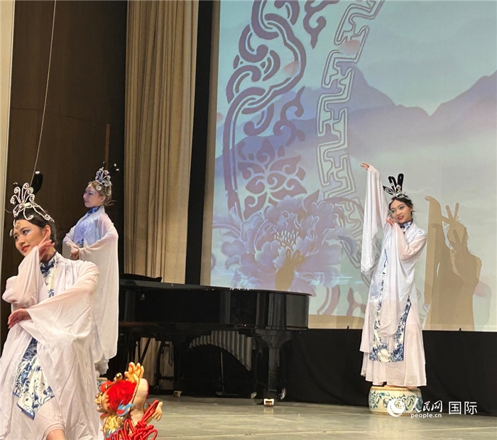 舞蹈《青花瓷》，表演者：德國中歐文化藝術(shù)交流協(xié)會
