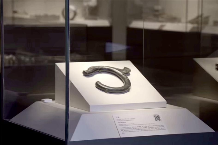 中國(guó)國(guó)家博物館內(nèi)展出的C形玉龍。