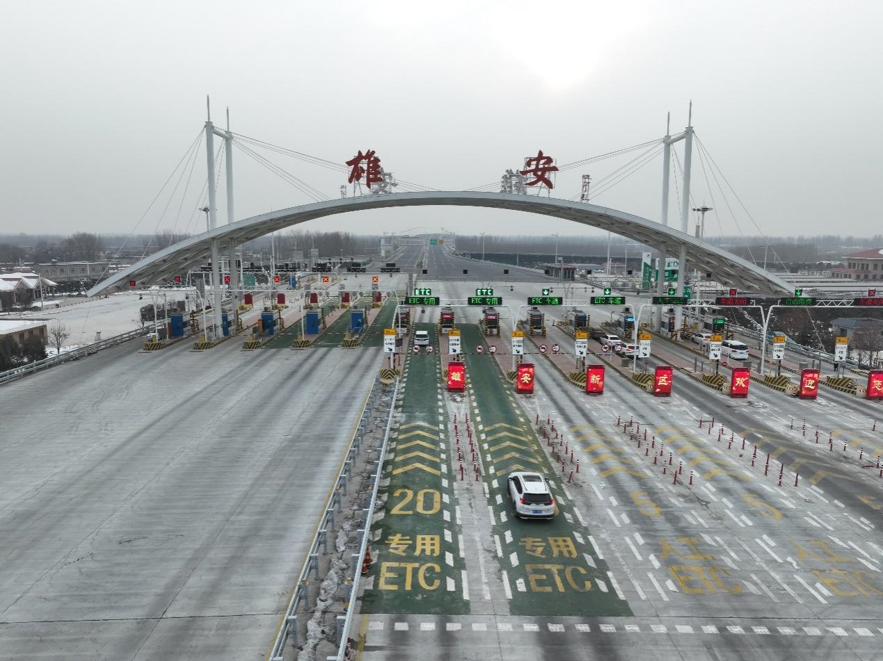 京雄高速全線正式實(shí)現(xiàn)通車運(yùn)營(yíng)。人民網(wǎng)記者 李兆民攝