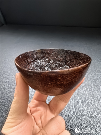 用橘子皮制成的碗。人民網(wǎng)記者 周雯攝