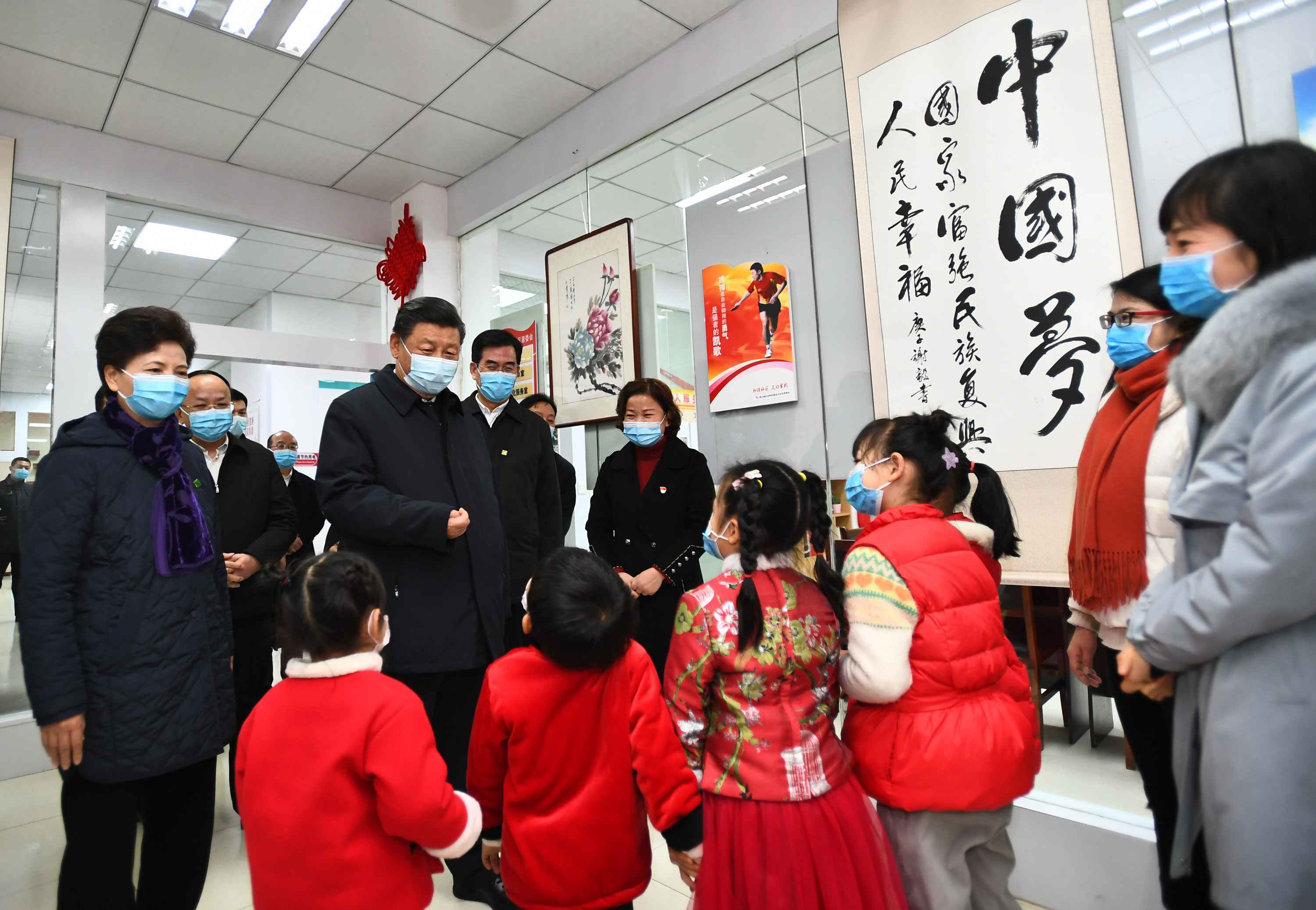 △ 2021年2月4日下午，習(xí)近平在貴陽市觀山湖區(qū)金陽街道金元社區(qū)，看望慰問社區(qū)居民。