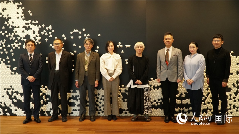 主辦方與嘉賓合影。人民網(wǎng) 蔣曉辰攝