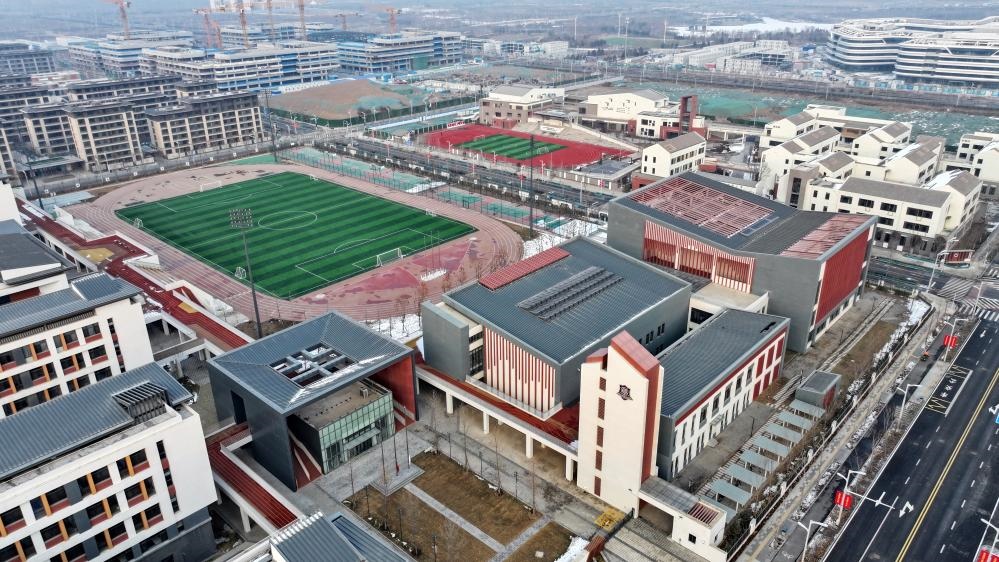 北京四中雄安校區(qū)和雄安史家胡同小學(xué)（2月6日攝，無人機(jī)照片）。新華社記者 牟宇 攝