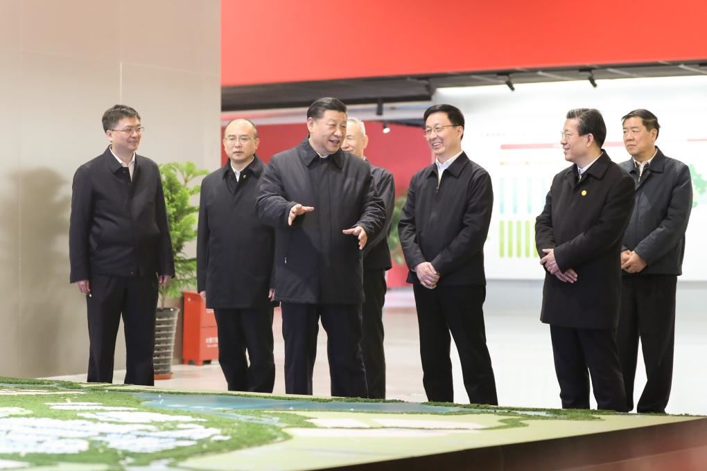 2019年1月16日上午，習(xí)近平總書記在河北雄安新區(qū)規(guī)劃展示中心，仔細(xì)聽取新區(qū)總體規(guī)劃、政策體系及建設(shè)情況介紹。新華社記者 鞠鵬 攝