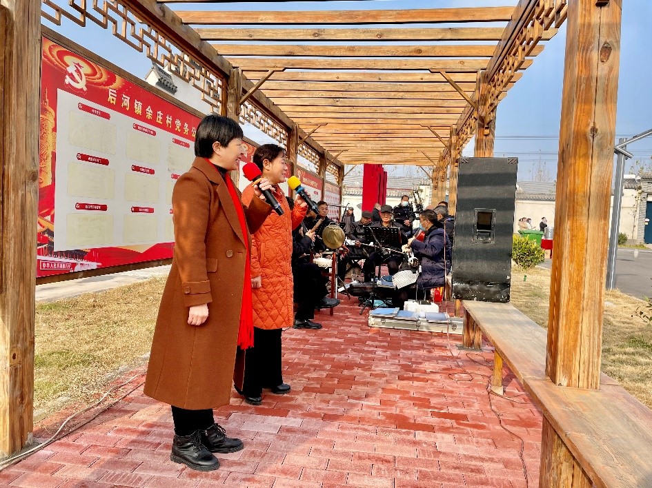 河南安陽內(nèi)黃縣余莊村村民們正排練元宵節(jié)晚會節(jié)目。受訪者供圖
