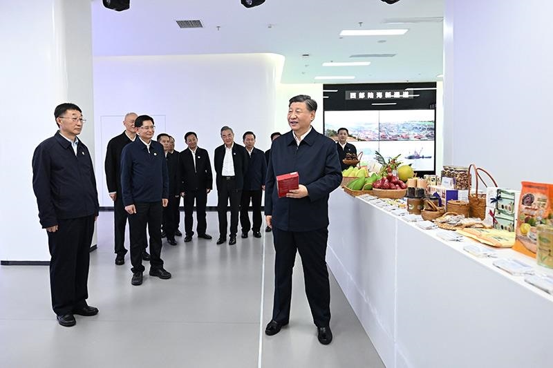 2023年12月14日，習(xí)近平總書記在廣西南寧市考察中國－東盟信息港股份有限公司，了解中國－東盟經(jīng)貿(mào)合作等情況。