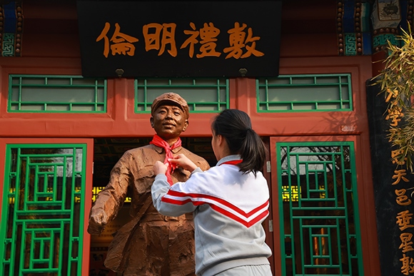 “追尋雷鋒足跡 弘揚志愿精神”學雷鋒主題教育活動。學校供圖
