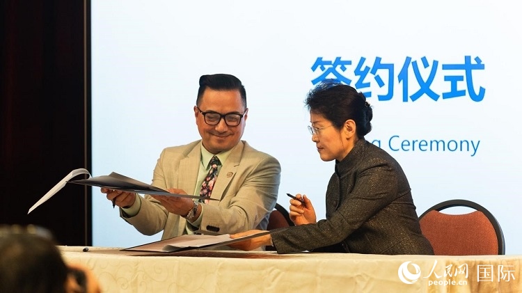 山東省圖書館與舊金山公共圖書館簽署合作協(xié)議。