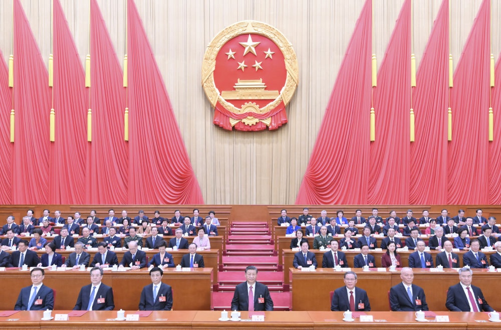 3月11日，第十四屆全國人民代表大會第二次會議在北京人民大會堂閉幕。黨和國家領導人習近平、李強、王滬寧、蔡奇、丁薛祥、李希、韓正等在主席臺就座。趙樂際主持閉幕會。