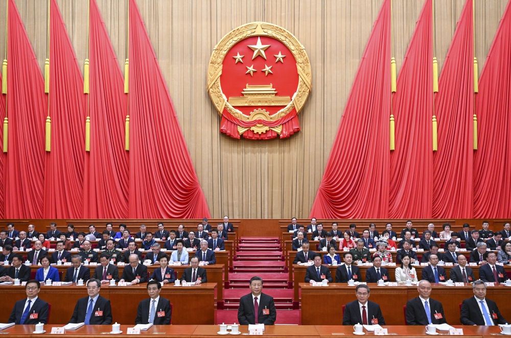 3月5日，第十四屆全國人民代表大會第二次會議在北京人民大會堂開幕。黨和國家領導人習近平、李強、王滬寧、蔡奇、丁薛祥、李希、韓正等出席大會。趙樂際主持大會。