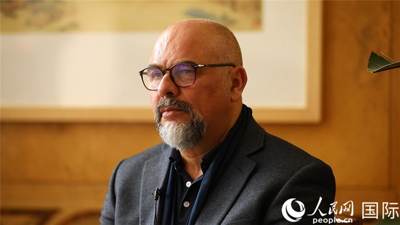 意大利陶瓷城市協(xié)會副會長保羅·馬賽蒂接受人民網專訪。人民網 劉動攝