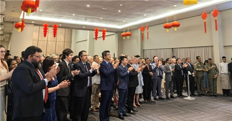 當(dāng)?shù)貢r(shí)間3月27日，中國(guó)駐累西腓新任總領(lǐng)事蘭和平舉行到任招待會(huì)。圖為招待會(huì)現(xiàn)場(chǎng)。中國(guó)駐累西腓總領(lǐng)事館供圖