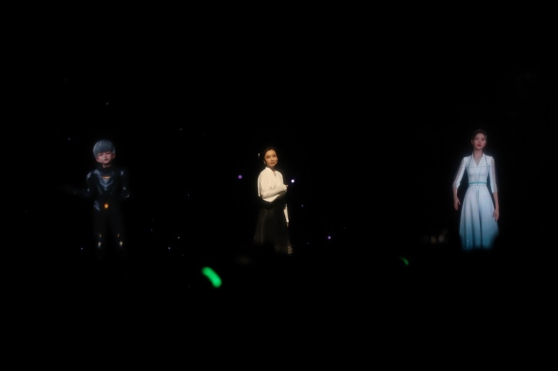 開場節(jié)目表演《彩云之南》。圖片來源：人民視頻