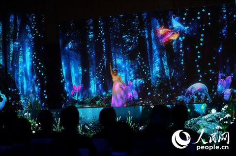 原創(chuàng)舞蹈《萬物有靈》。人民網(wǎng)記者 李發(fā)興攝