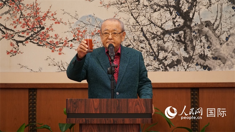 原東京國(guó)際電影節(jié)主席依田巽致祝酒辭。人民網(wǎng) 蔣曉辰攝