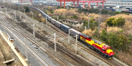 全國鐵路實行新的貨物列車運行圖。國鐵集團供圖