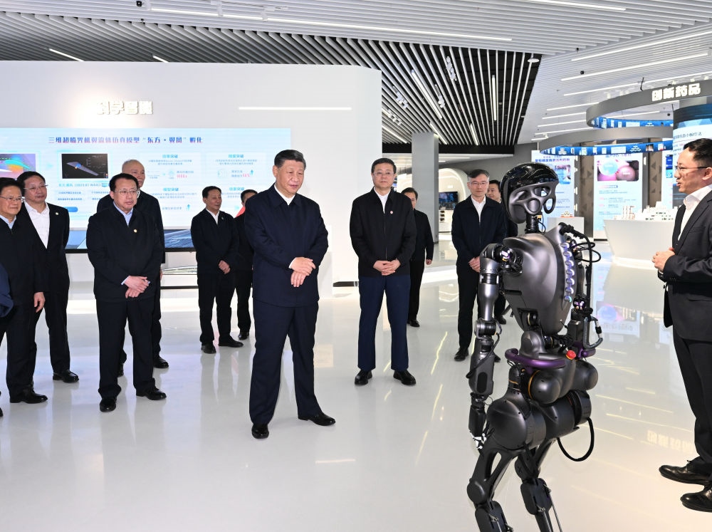 2023年11月28日下午，習(xí)近平總書記在上海浦東新區(qū)張江科學(xué)城參觀上海科技創(chuàng)新成果展。