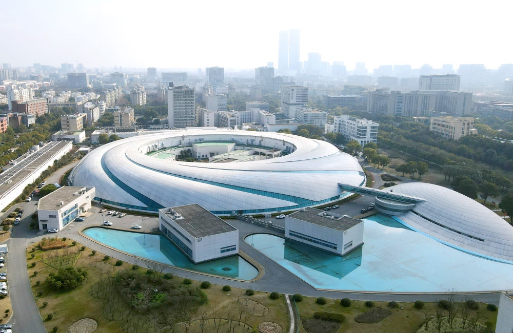 空中俯瞰位于上海張江科學(xué)城的上海光源（2024年2月27日攝，無人機照片）。