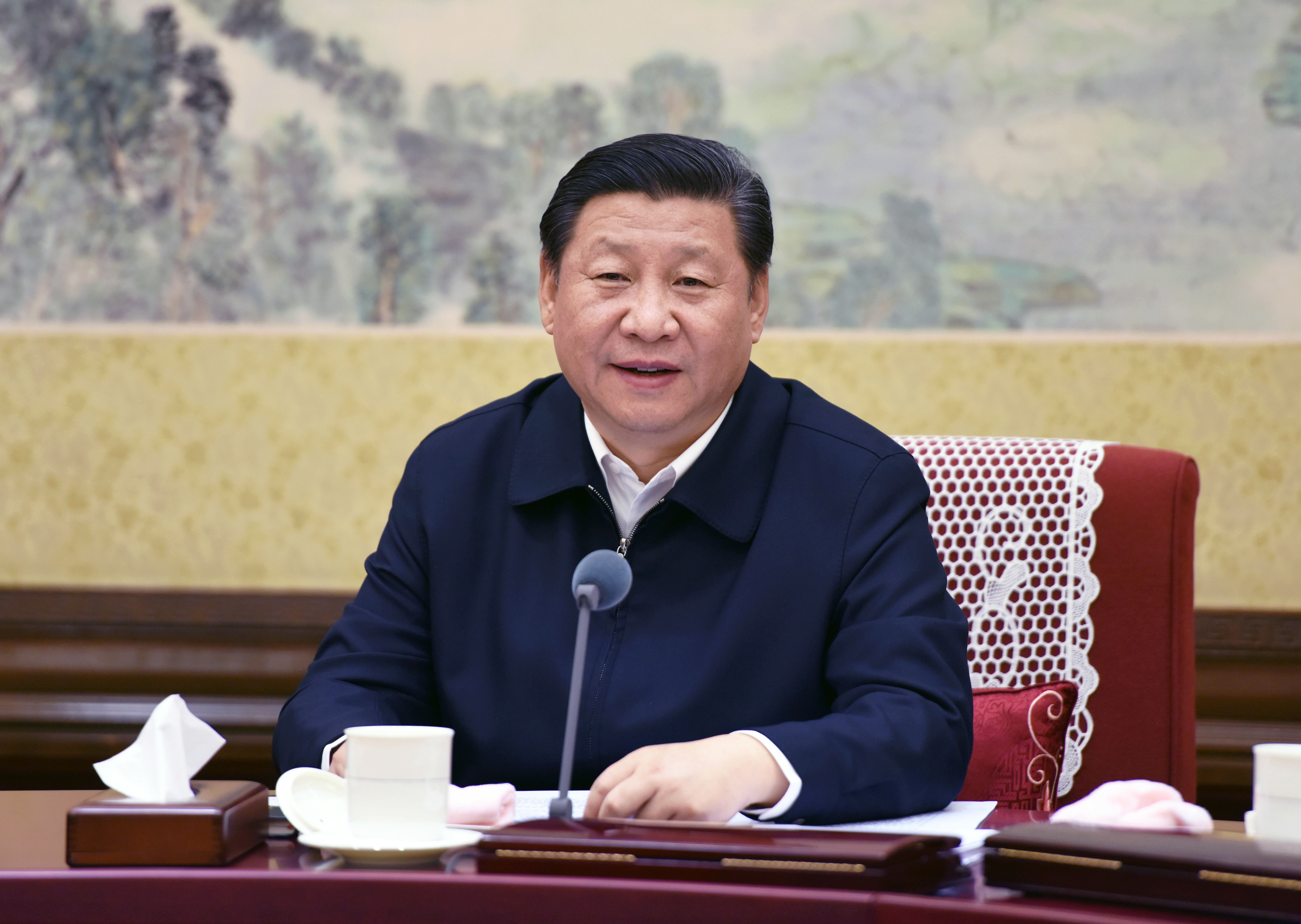 △ 2015年12月28日至29日，中共中央政治局召開專題民主生活會，對照檢查踐行“三嚴(yán)三實”情況，討論研究加強黨風(fēng)廉政建設(shè)措施。習(xí)近平總書記主持會議并發(fā)表重要講話。