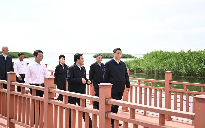 △2023年6月5日，習(xí)近平總書記在烏梁素?？疾臁? width=