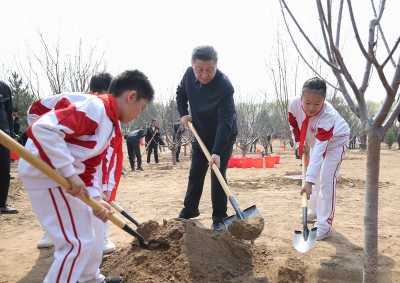 △2024年4月3日，習(xí)近平總書記來到北京市通州區(qū)潞城鎮(zhèn)參加首都義務(wù)植樹活動。