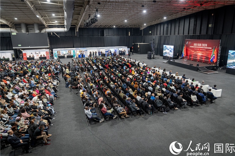 2024年中資企業(yè)招聘大會(huì)現(xiàn)場。 人民網(wǎng) 希拉茲攝