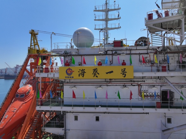 亞洲首艘圓筒型FPSO“?？惶?hào)”建造完工。韓慶攝