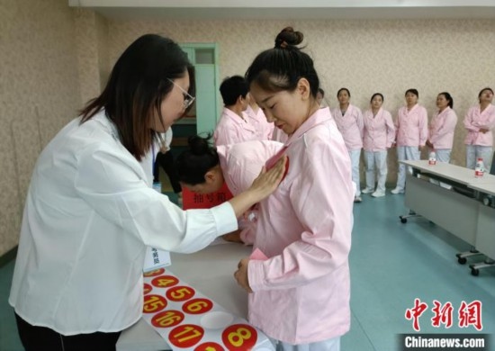 寧夏開展全國孤殘兒童護(hù)理員高級技師、技師職業(yè)技能等級認(rèn)定工作。寧夏民政廳 供圖