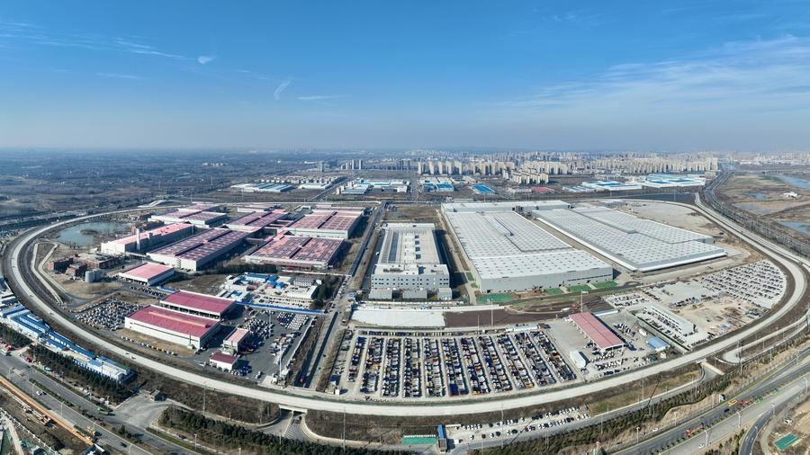 安徽省肥西縣在建的新能源汽車產(chǎn)業(yè)園（2024年1月24日攝，無(wú)人機(jī)照片）。新華社發(fā)（陳家樂 攝）