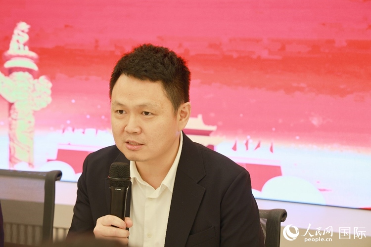 中國駐里約熱內(nèi)盧總領(lǐng)館副總領(lǐng)事王尉育在座談會上致辭。人民網(wǎng)記者 陳海琪攝