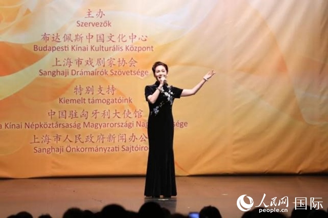 “玉蘭花開·魅力上?！弊哌M(jìn)布達(dá)佩斯。葉辰亮攝