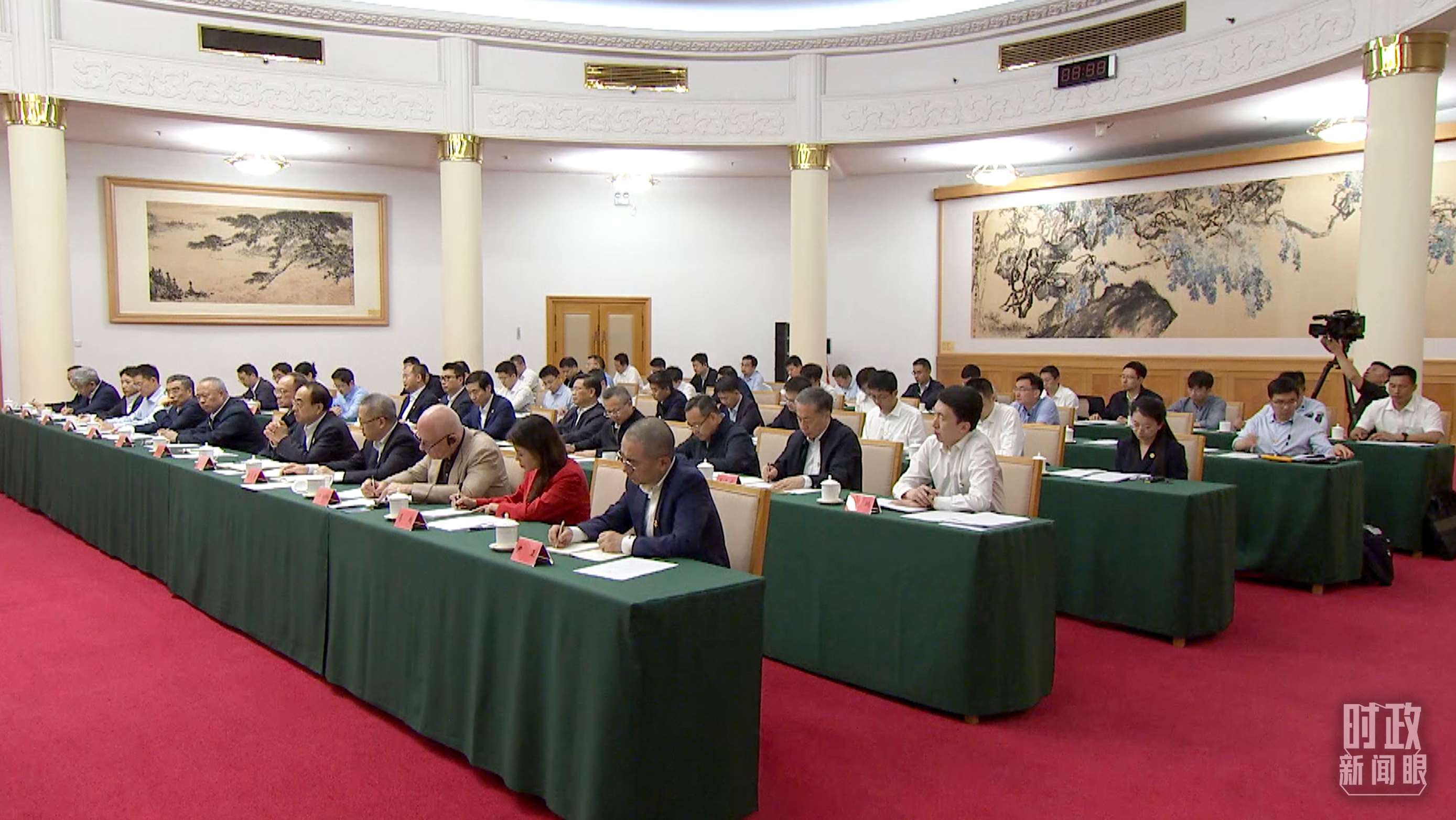 企業(yè)和專家座談會現(xiàn)場。