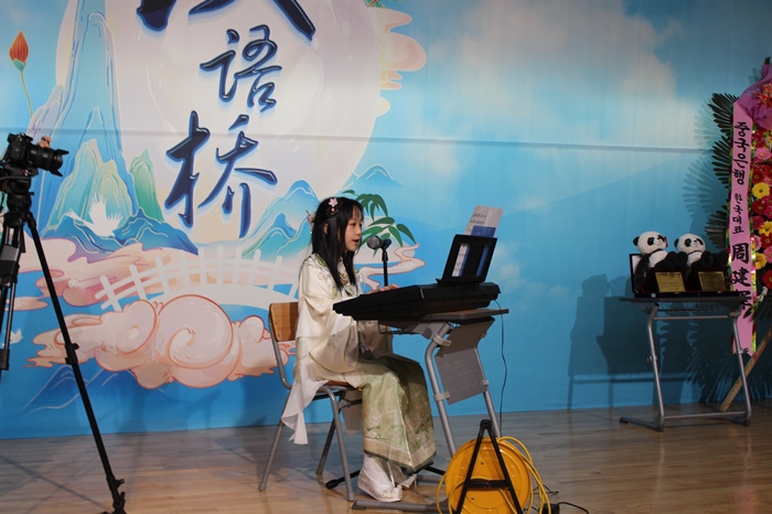 參賽選手在比賽中進行中華才藝展示。