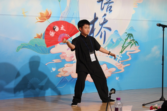 參賽選手在比賽中進行中華才藝展示。