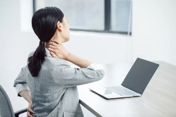 久坐傷身，快來學習這套肩頸腰椎舒緩操 | 科普時間