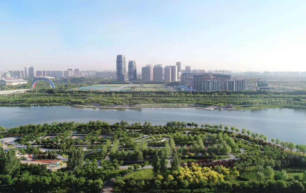 石家莊市滹沱河景色（2022年5月16日攝，無(wú)人機(jī)照片）。新華社記者 楊世堯 攝