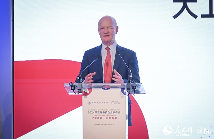 英國前負(fù)責(zé)大學(xué)與科研事務(wù)的國務(wù)大臣、英國皇家學(xué)會院士大衛(wèi)·威利茨致辭。人民網(wǎng) 郭錦標(biāo)攝