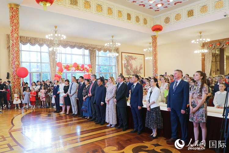 中國駐俄羅斯使館“六·一”兒童節(jié)大型招待會活動現(xiàn)場。人民網(wǎng)記者 隋鑫攝