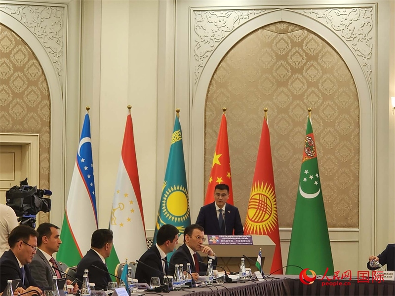 中國駐烏茲別克斯坦大使于駿致辭。人民網(wǎng)記者 李強(qiáng)攝