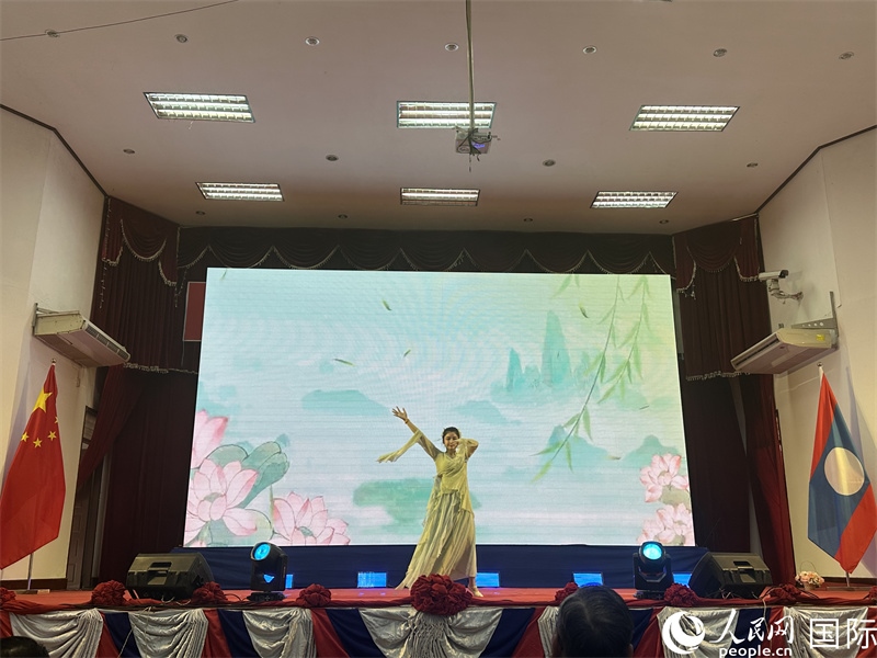 圖片：老撾選手參加第二十三屆漢語(yǔ)橋世界大學(xué)生中文比賽老撾賽區(qū)決賽。孫廣勇攝