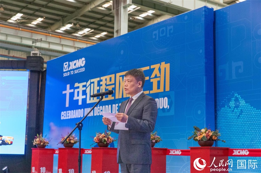 中國貿(mào)促會駐巴西代表處總代表郭英會在致辭中表示，過去十年，中巴經(jīng)貿(mào)關(guān)系迅猛發(fā)展，數(shù)百家中國企業(yè)進(jìn)入巴西，投資巴西，為巴西的經(jīng)濟(jì)建設(shè)貢獻(xiàn)中國企業(yè)的力量。 人民日報社拉美中心分社 威廉·科埃略·維亞納攝