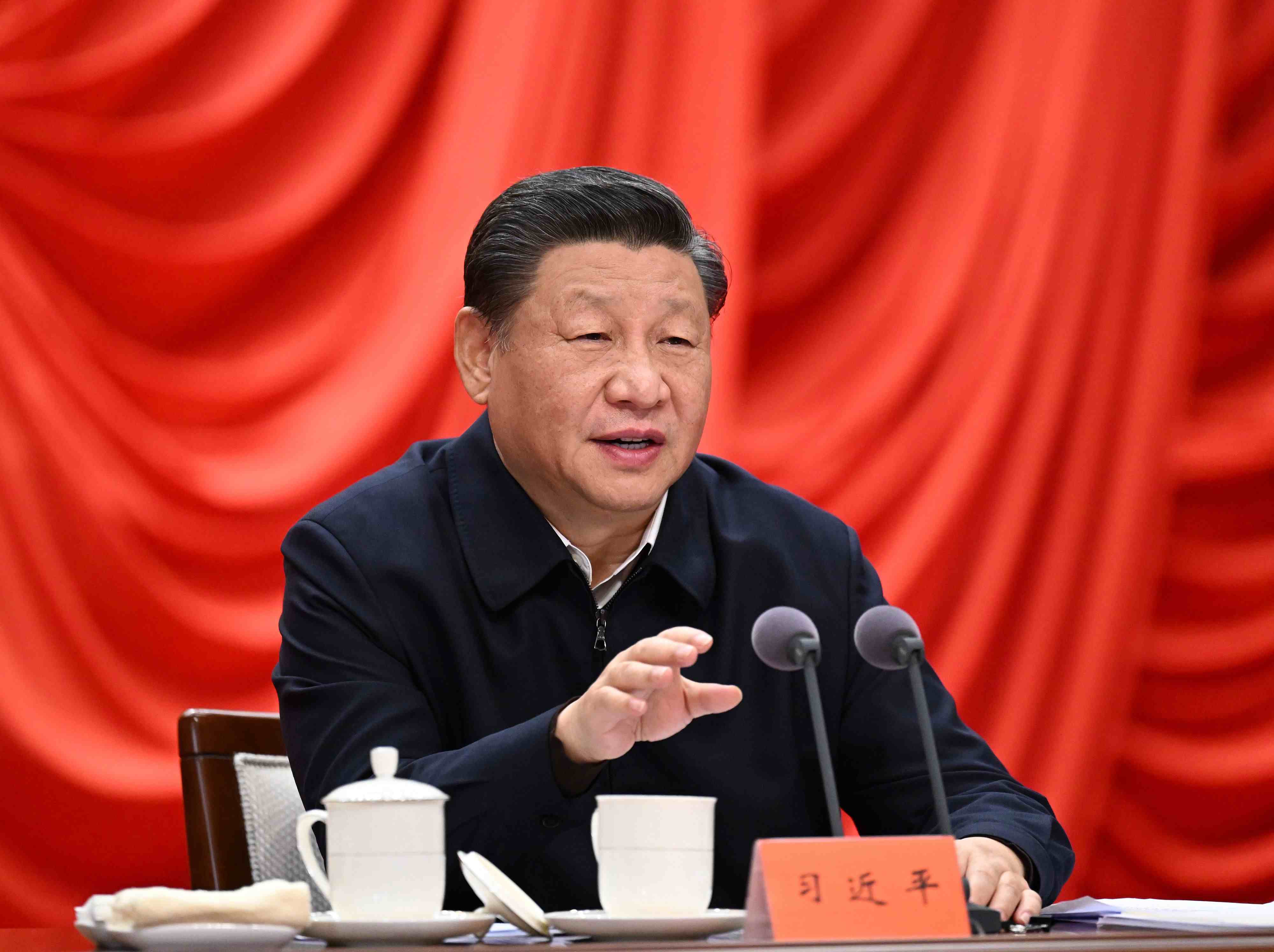 △ 2022年1月11日，習(xí)近平總書記在省部級(jí)主要領(lǐng)導(dǎo)干部學(xué)習(xí)貫徹黨的十九屆六中全會(huì)精神專題研討班開班式上發(fā)表重要講話，強(qiáng)調(diào)全黨同志都要明大德、守公德、嚴(yán)私德。