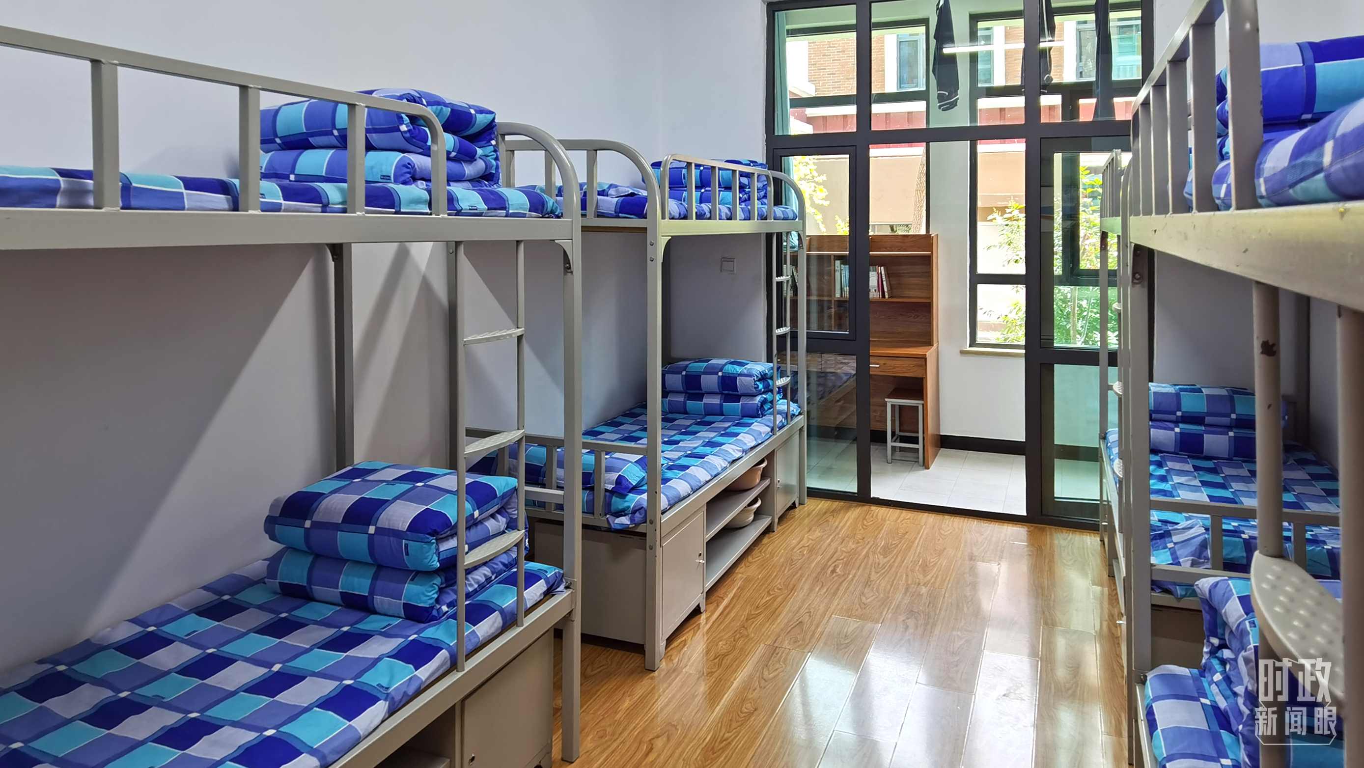 △果洛西寧民族中學(xué)宿舍樓。（總臺(tái)央視記者郭鴻拍攝）