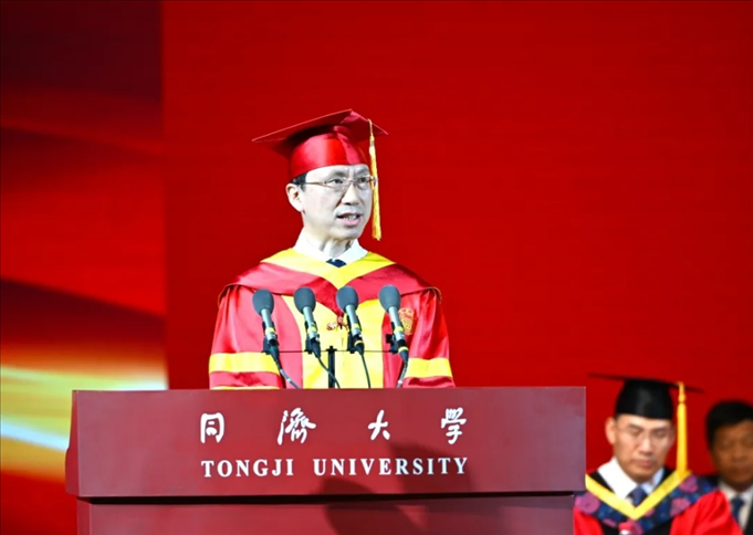 同濟(jì)大學(xué)校長、中國工程院院士鄭慶華