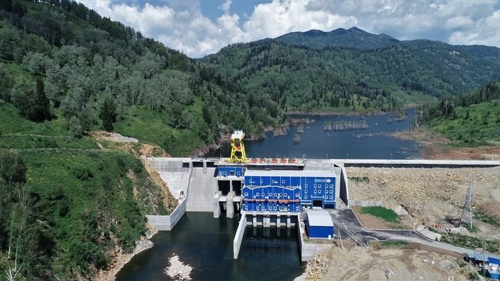 這是2021年7月28日拍攝的哈薩克斯坦圖爾古孫水電站（無(wú)人機(jī)照片）。新華社發(fā)（奧斯帕諾夫攝）